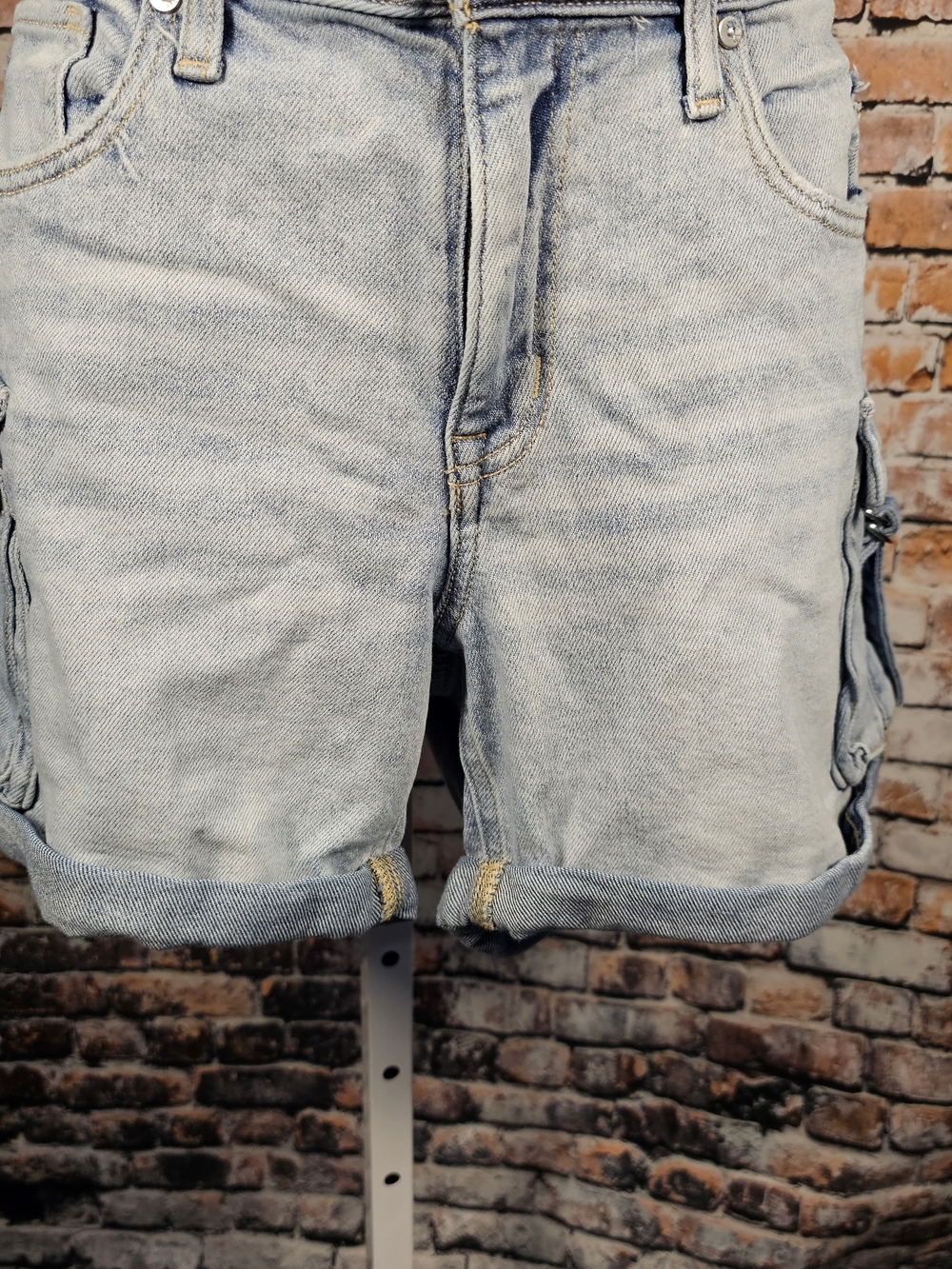 Edgely Relaxed Boyfriend Cargo Shorts Size 8 Mid Rise Light Wash Denim